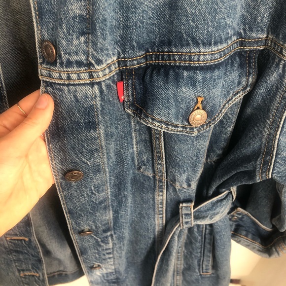 Levi’s Belted Trucker Jean Jacket - Picture 7 of 13